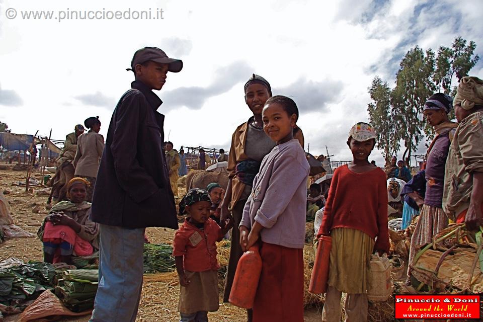 Ethiopia - Mercato lungo la strada per il sud - 04.jpg